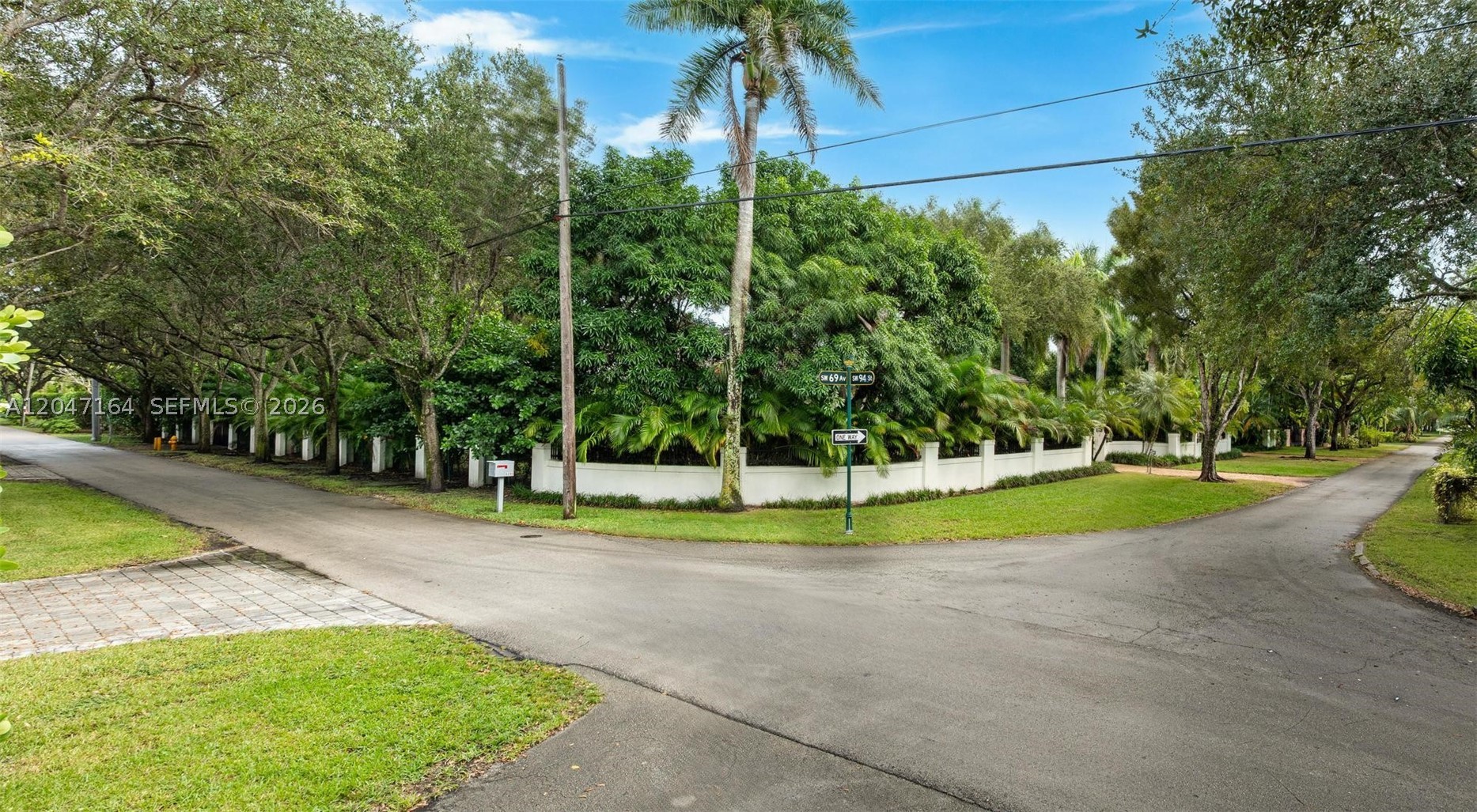 6890 SW 94th St, Pinecrest FL 33156