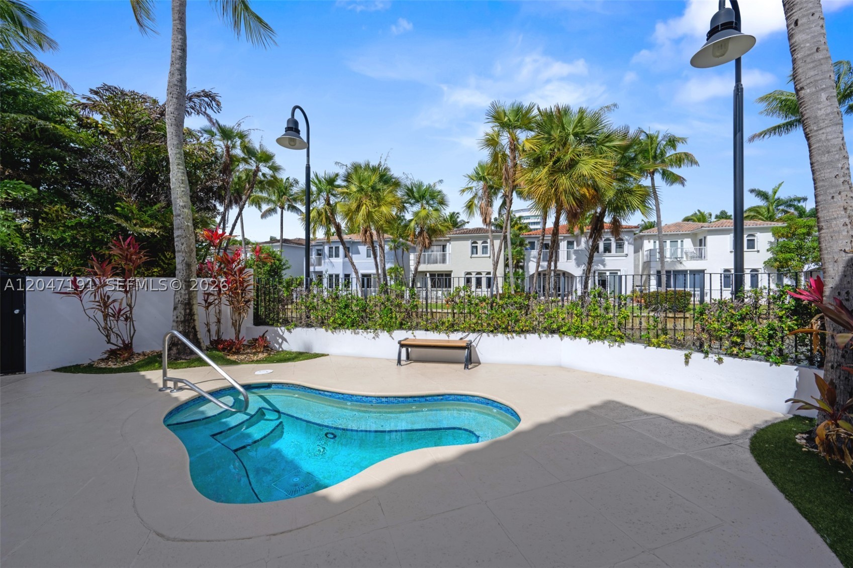 3030 NE 208th St, Aventura FL 33180