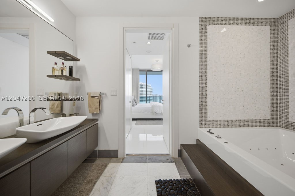 200 Biscayne Boulevard Way #5110, Miami FL 33131