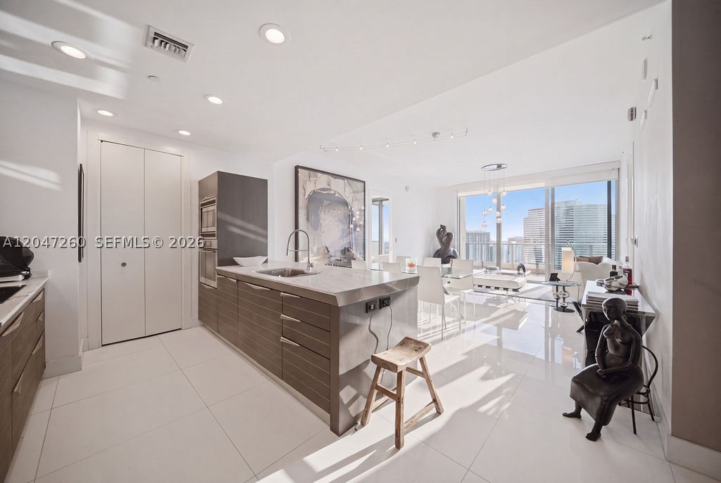 200 Biscayne Boulevard Way #5110, Miami FL 33131