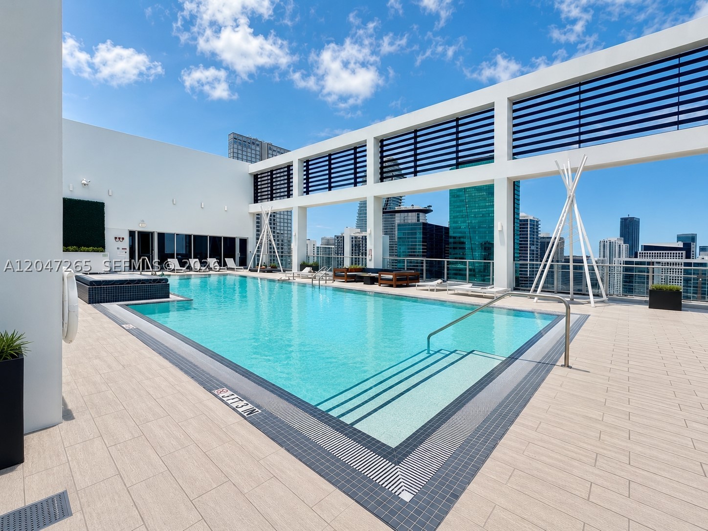 151 SE 1st St #1602, Miami FL 33131