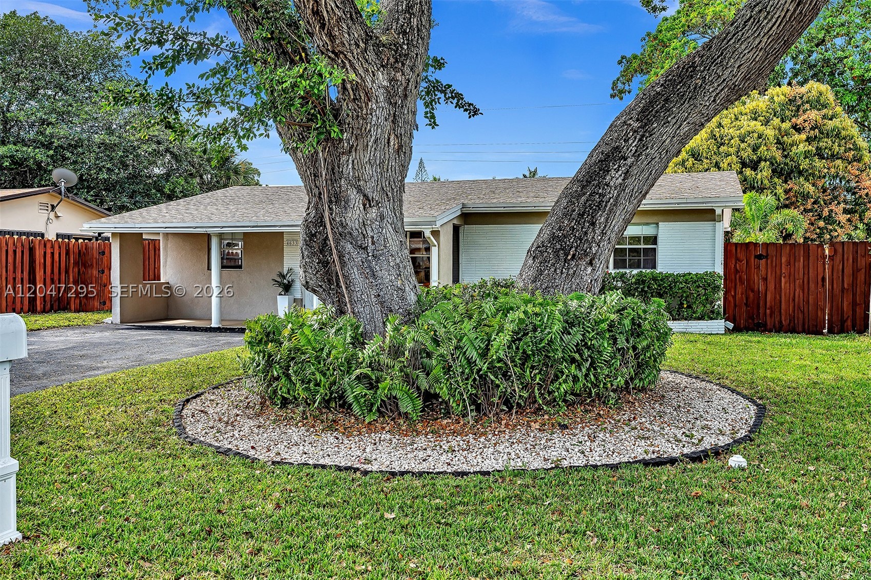 4633 SW 28th Ave, Dania Beach FL 33312