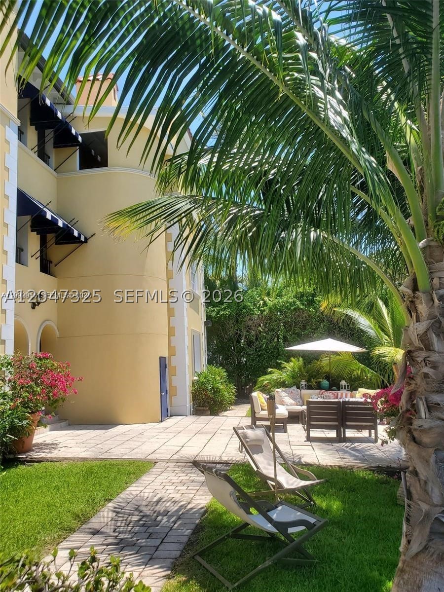 4812 Pine Tree Dr #201, Miami Beach FL 33140