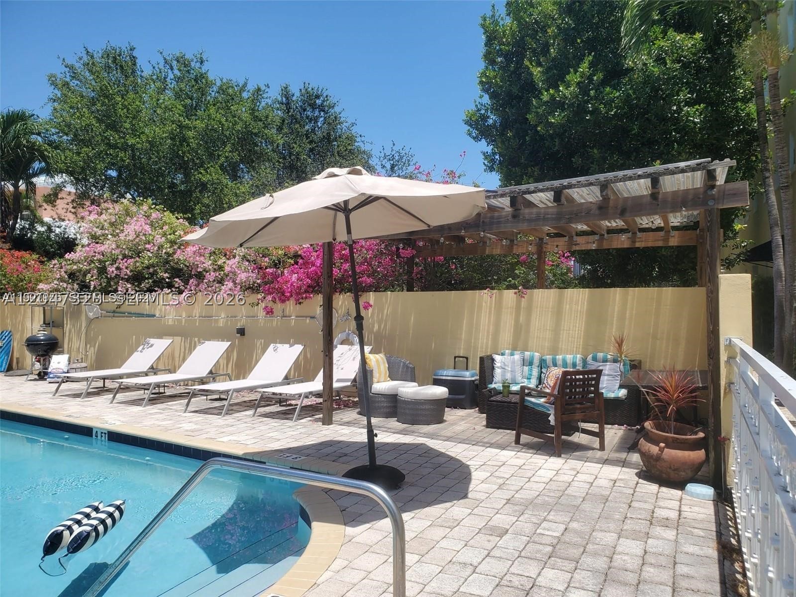 4812 Pine Tree Dr #201, Miami Beach FL 33140