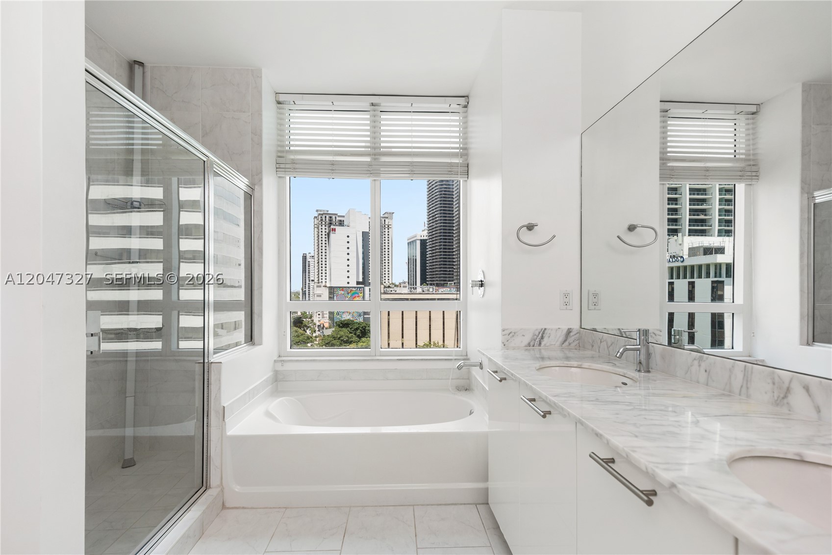951 Brickell Ave #1011, Miami FL 33131