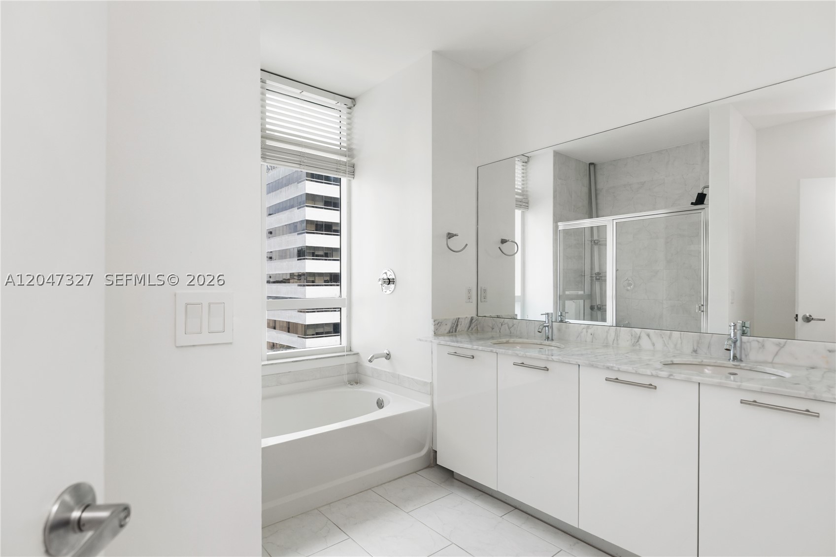 951 Brickell Ave #1011, Miami FL 33131