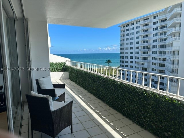 199 Ocean Lane Dr #903, Key Biscayne FL 33149