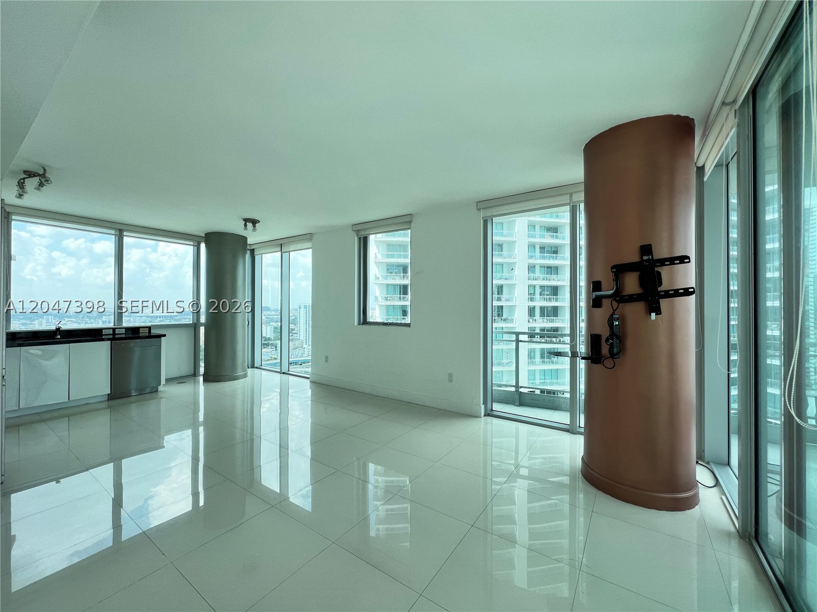 92 SW 3rd St #3310, Miami FL 33130