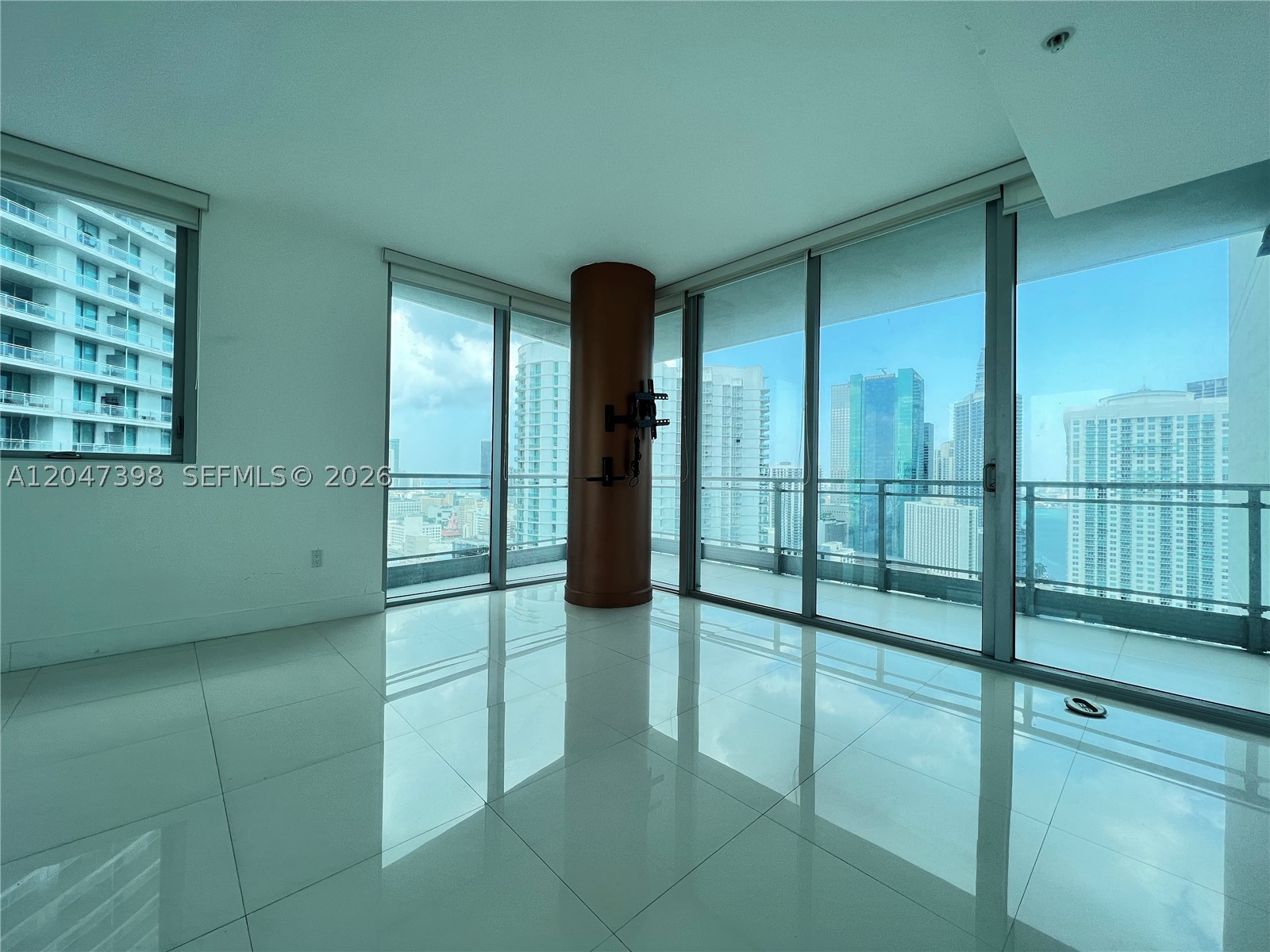 92 SW 3rd St #3310, Miami FL 33130