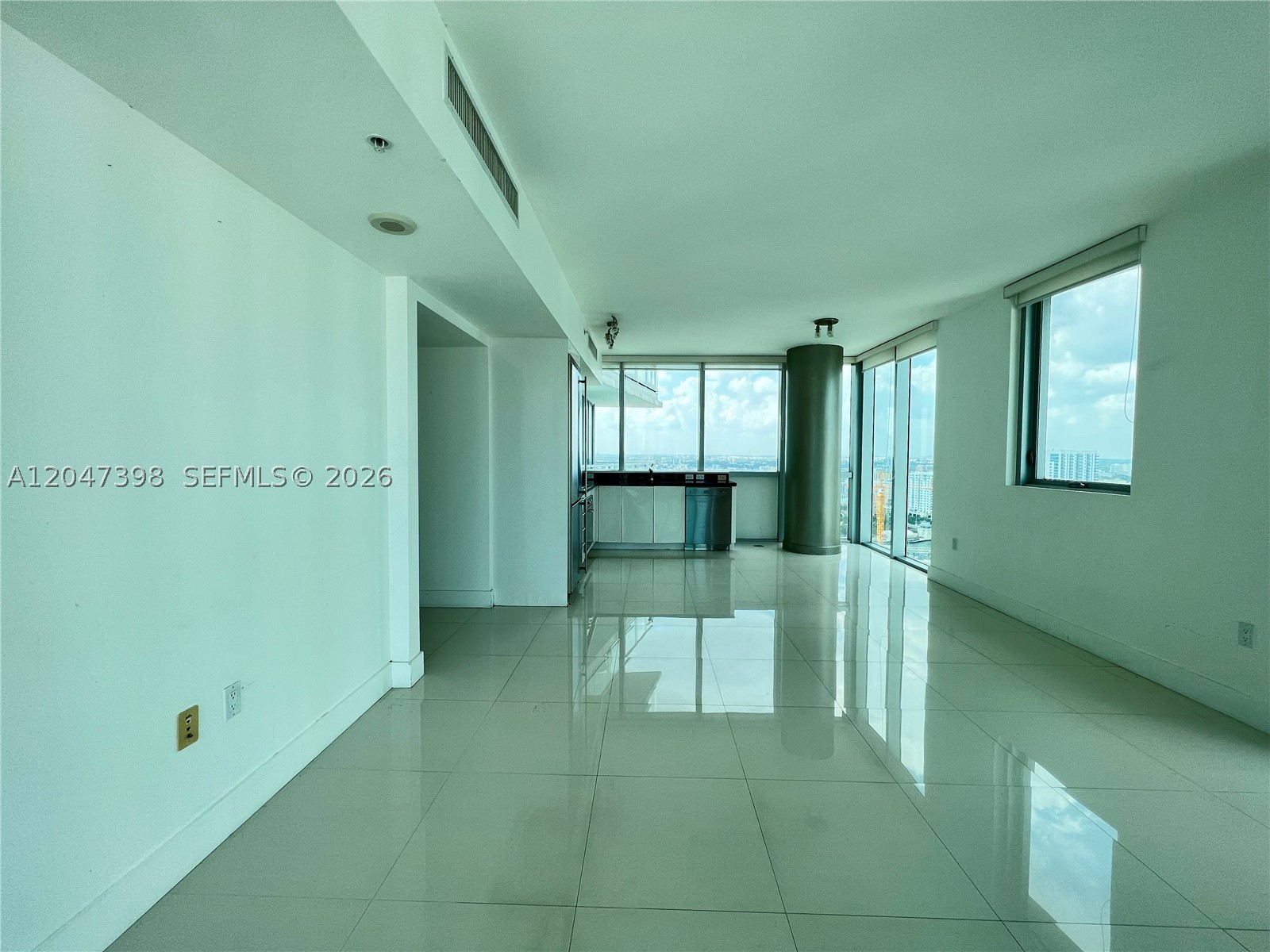 92 SW 3rd St #3310, Miami FL 33130