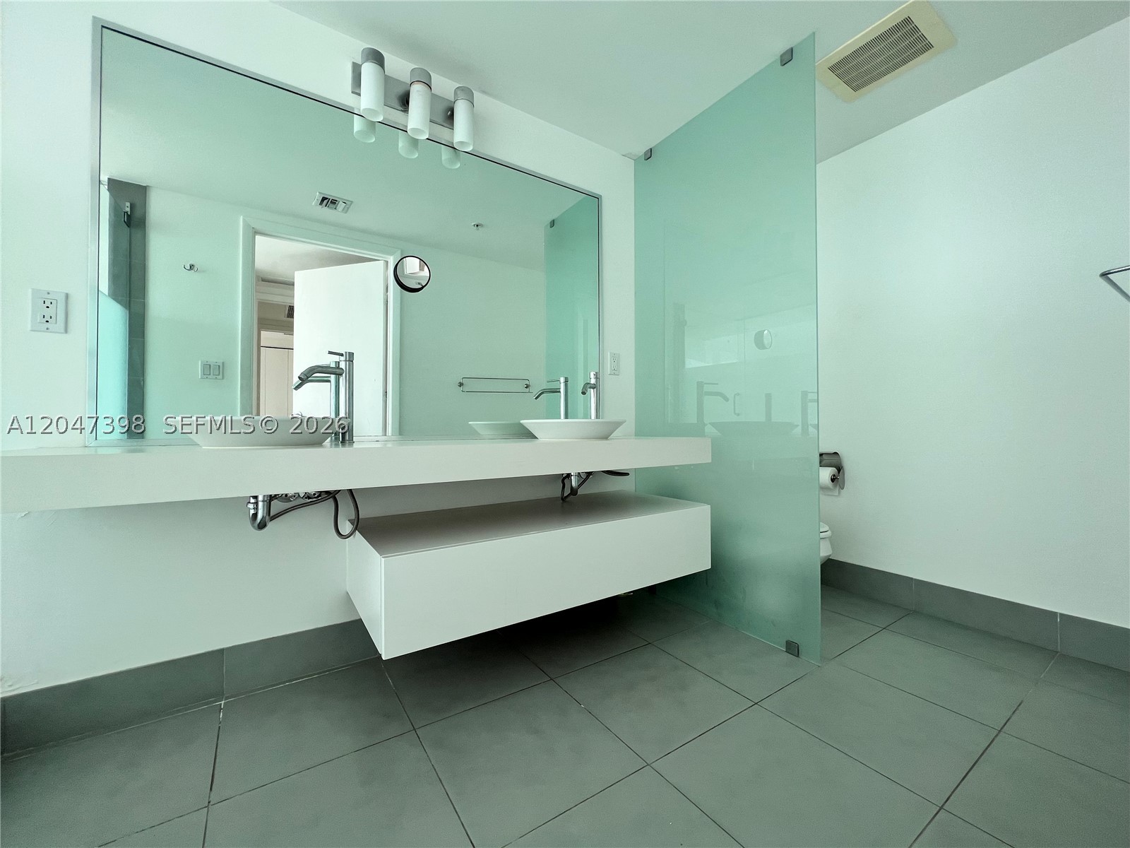 92 SW 3rd St #3310, Miami FL 33130