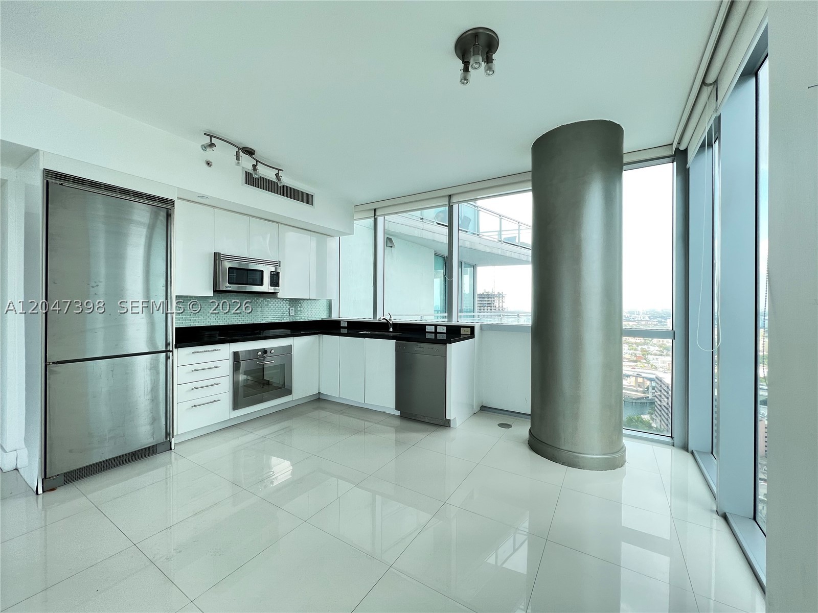 92 SW 3rd St #3310, Miami FL 33130