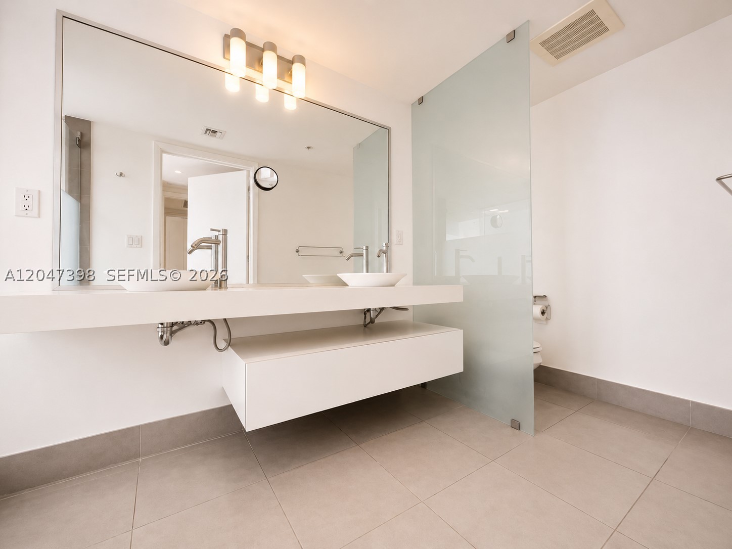 92 SW 3rd St #3310, Miami FL 33130