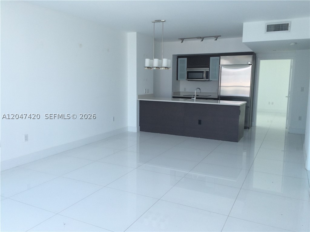 55 SE 6th St #2807, Miami FL 33131