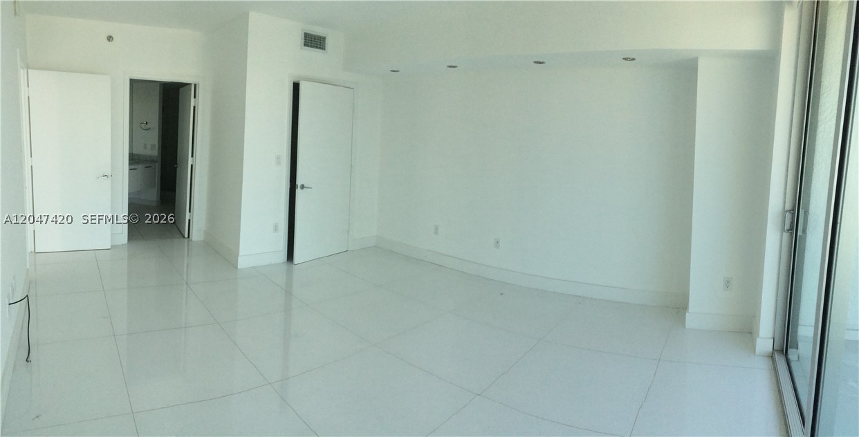 55 SE 6th St #2807, Miami FL 33131