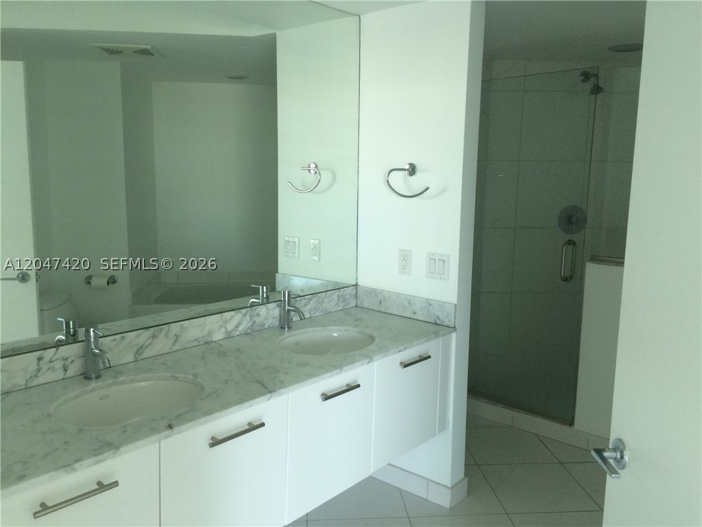 55 SE 6th St #2807, Miami FL 33131
