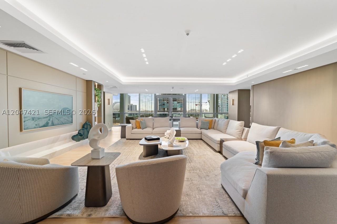 900 Biscayne Blvd #4205, Miami FL 33132