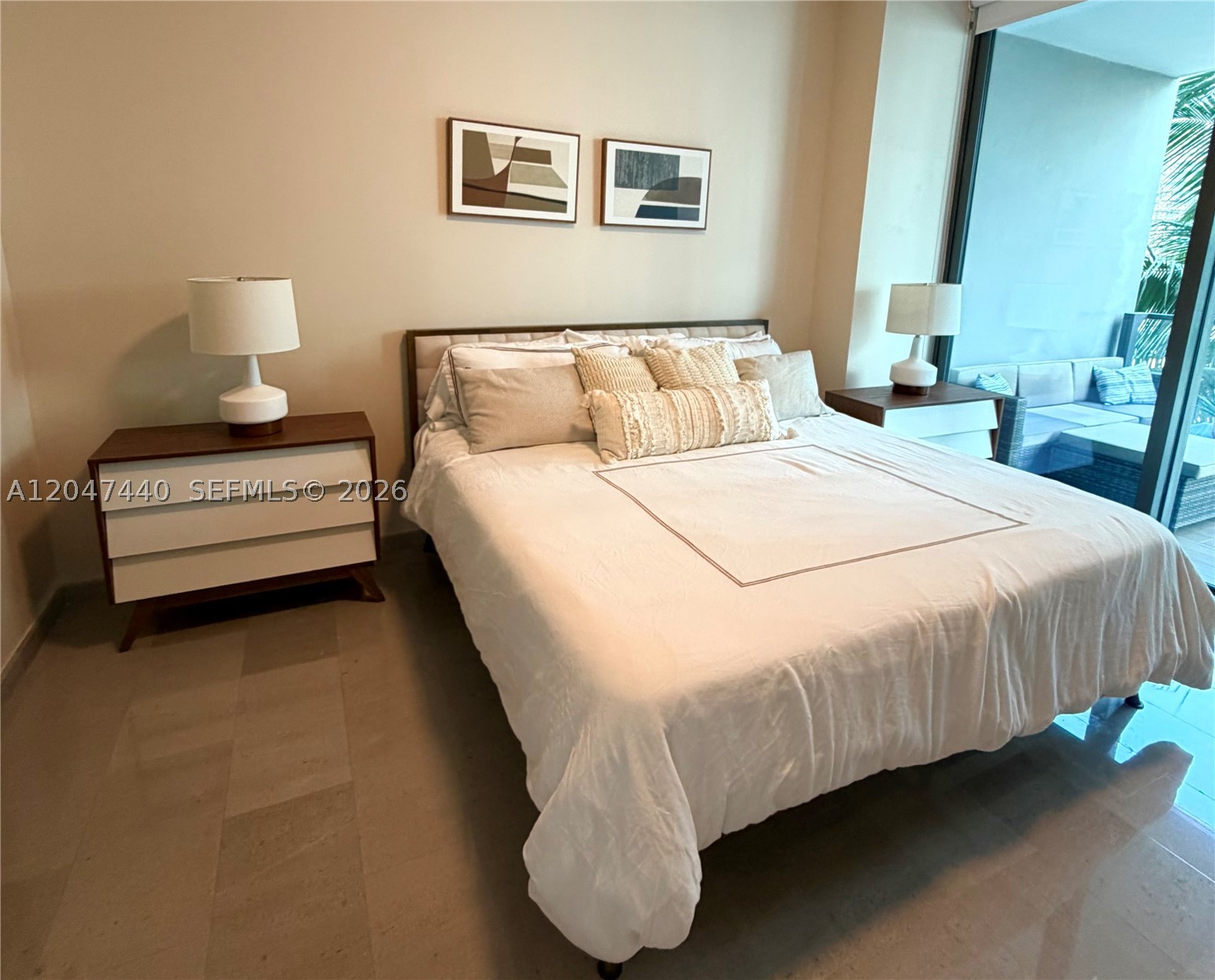 68 SE 6th St #906, Miami FL 33131