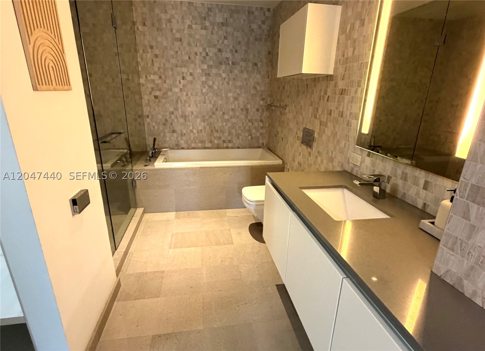 68 SE 6th St #906, Miami FL 33131
