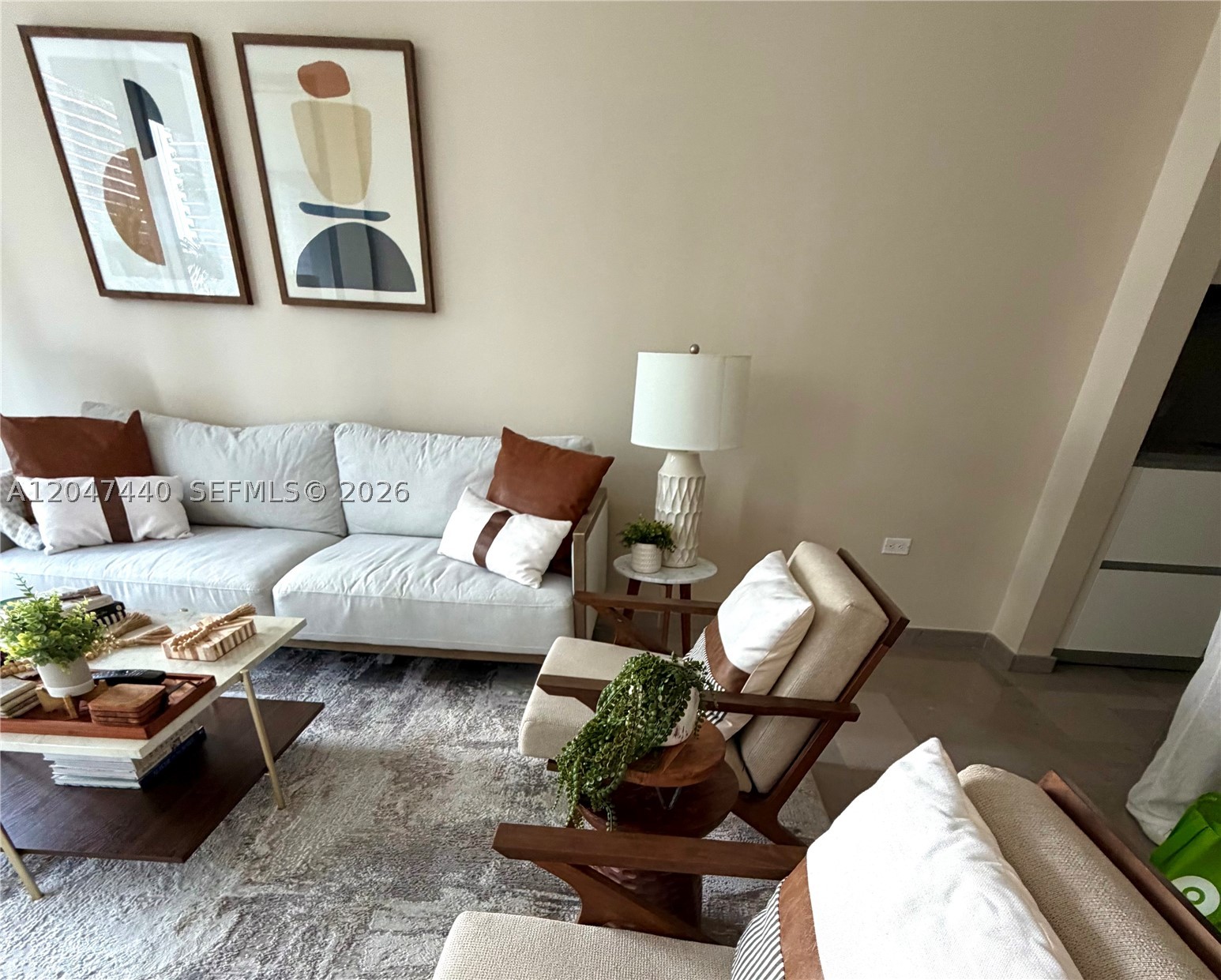 68 SE 6th St #906, Miami FL 33131