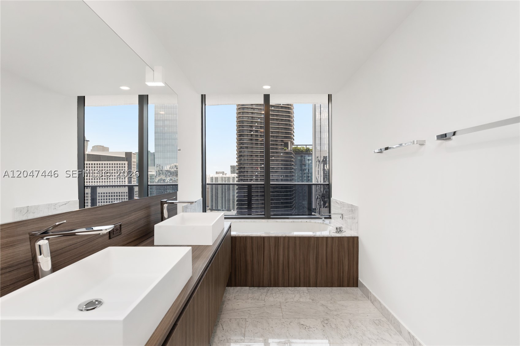 1000 Brickell Plz #4015, Miami FL 33131