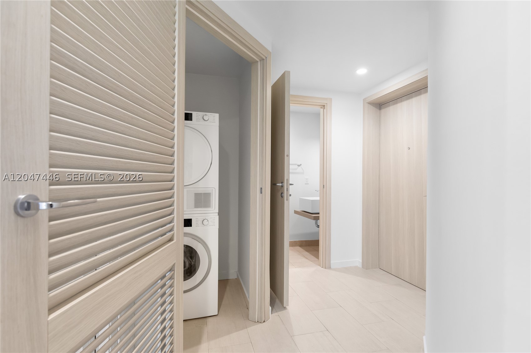 1000 Brickell Plz #4015, Miami FL 33131