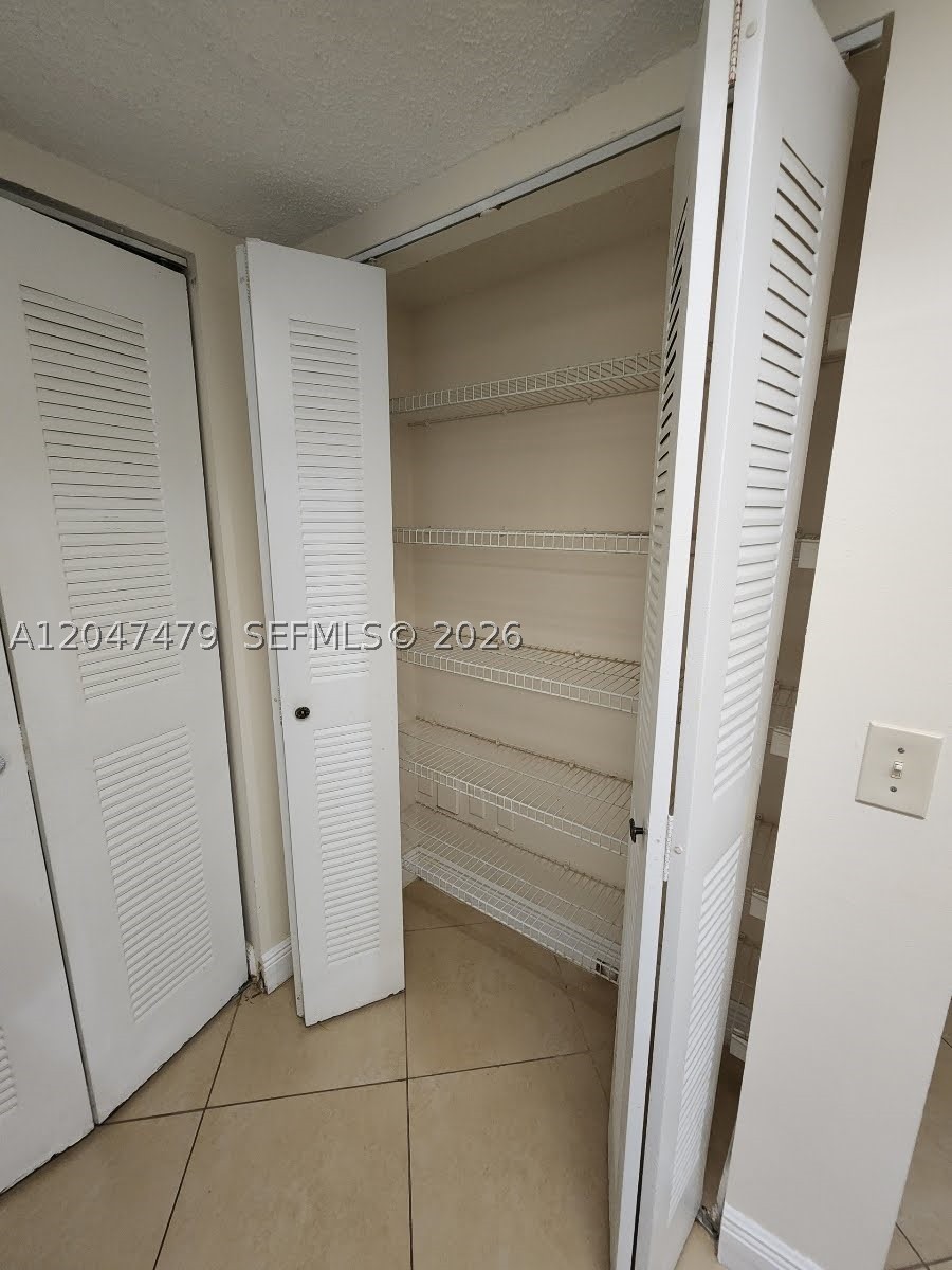 5011 Wiles Rd #207, Coconut Creek FL 33073