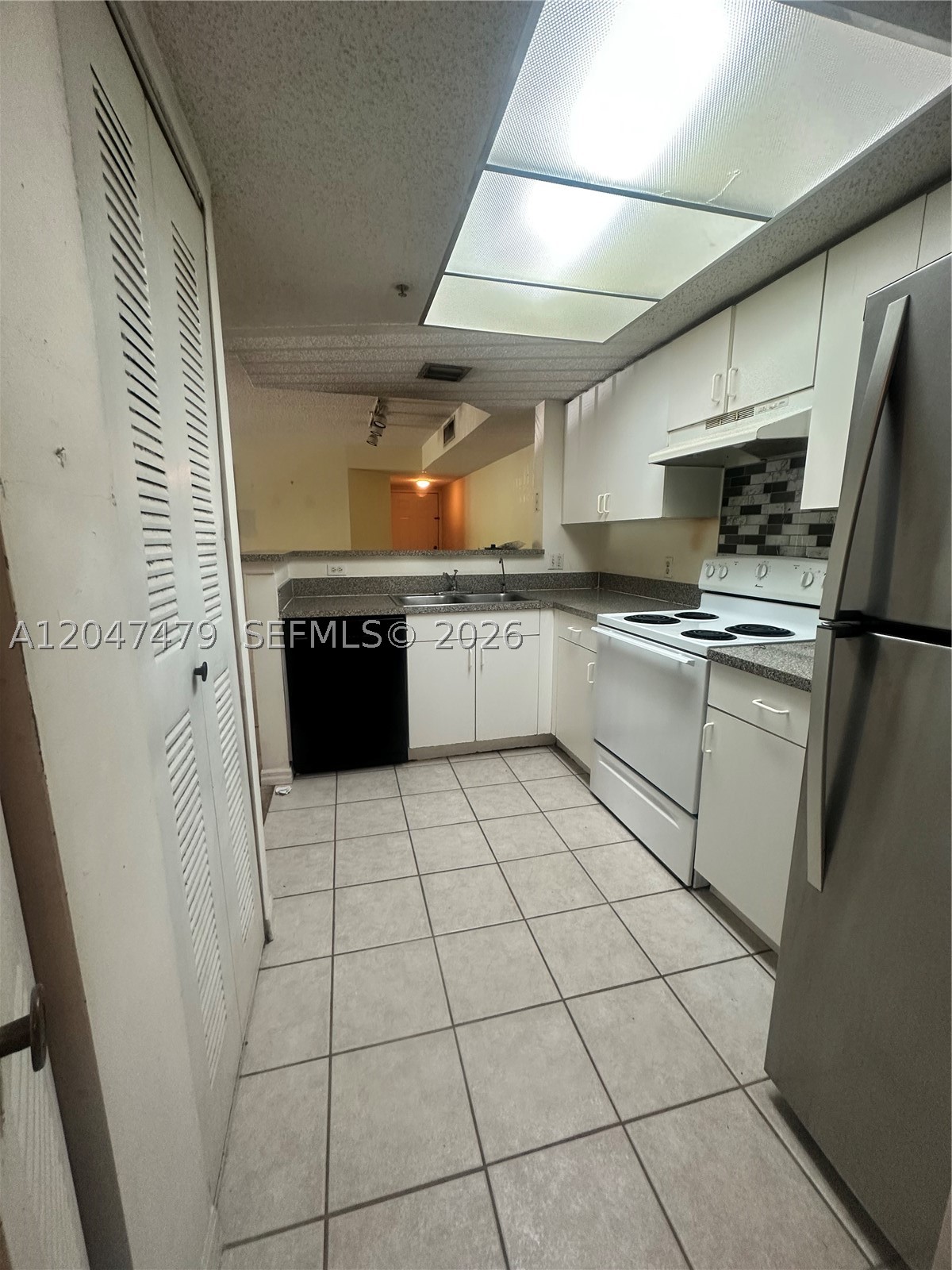 5011 Wiles Rd #207, Coconut Creek FL 33073