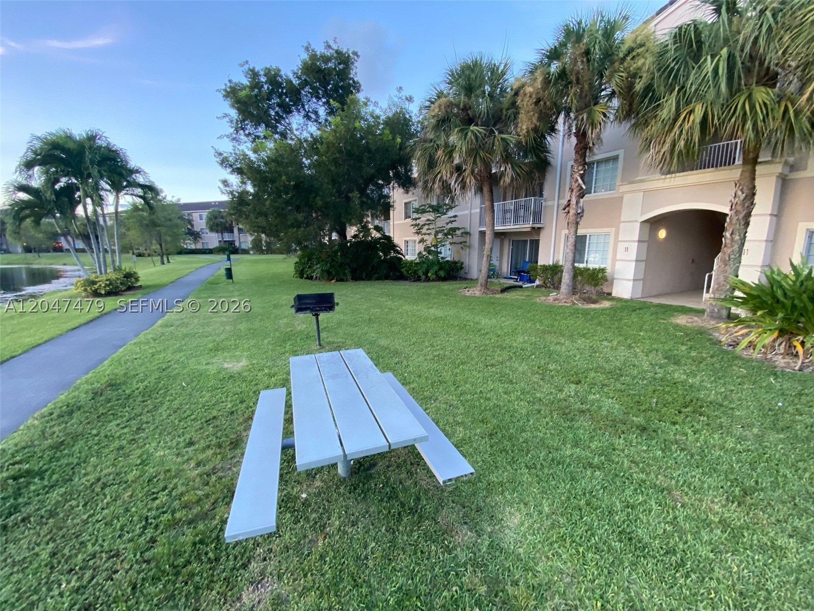 5011 Wiles Rd #207, Coconut Creek FL 33073