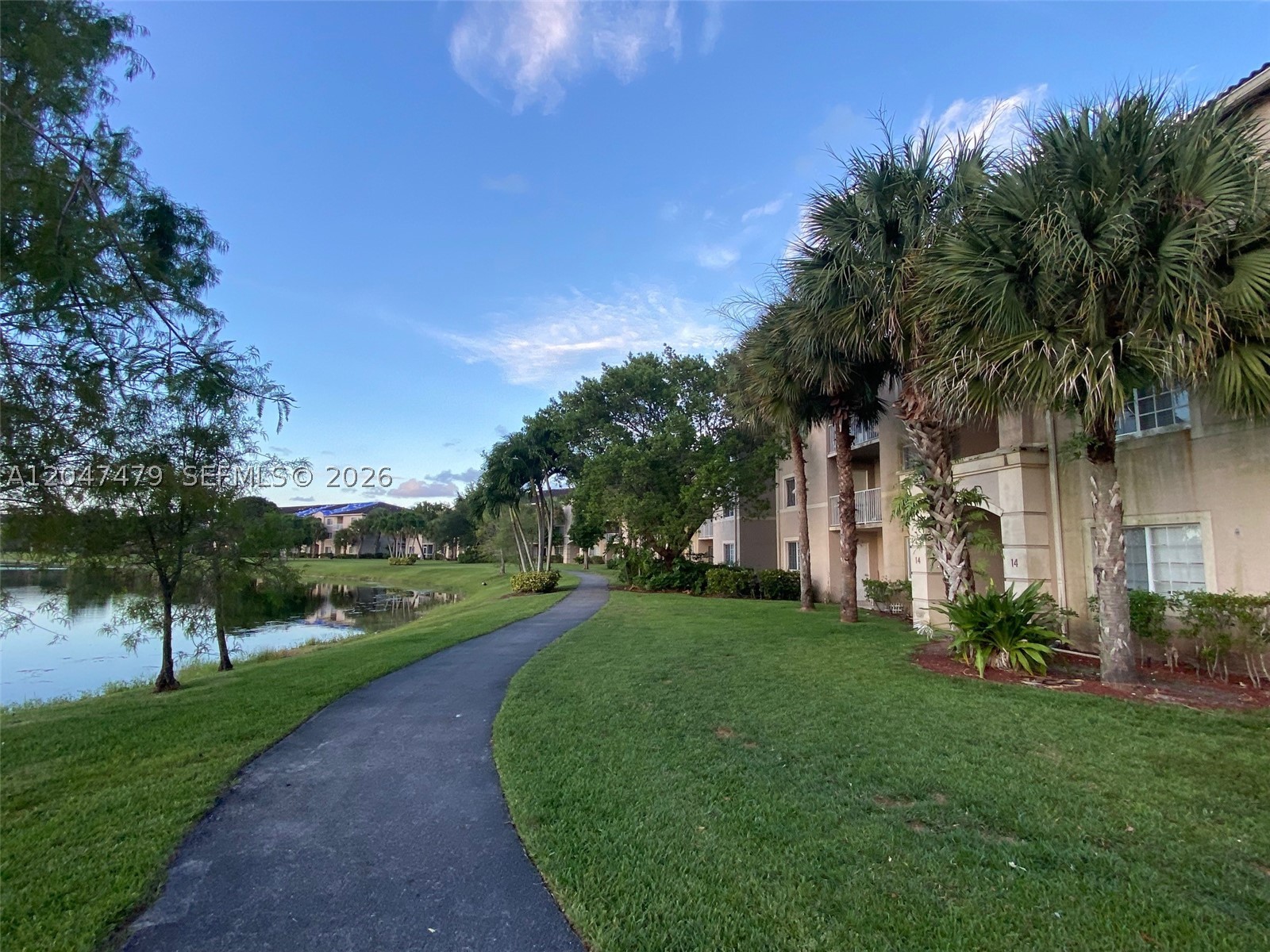 5011 Wiles Rd #207, Coconut Creek FL 33073