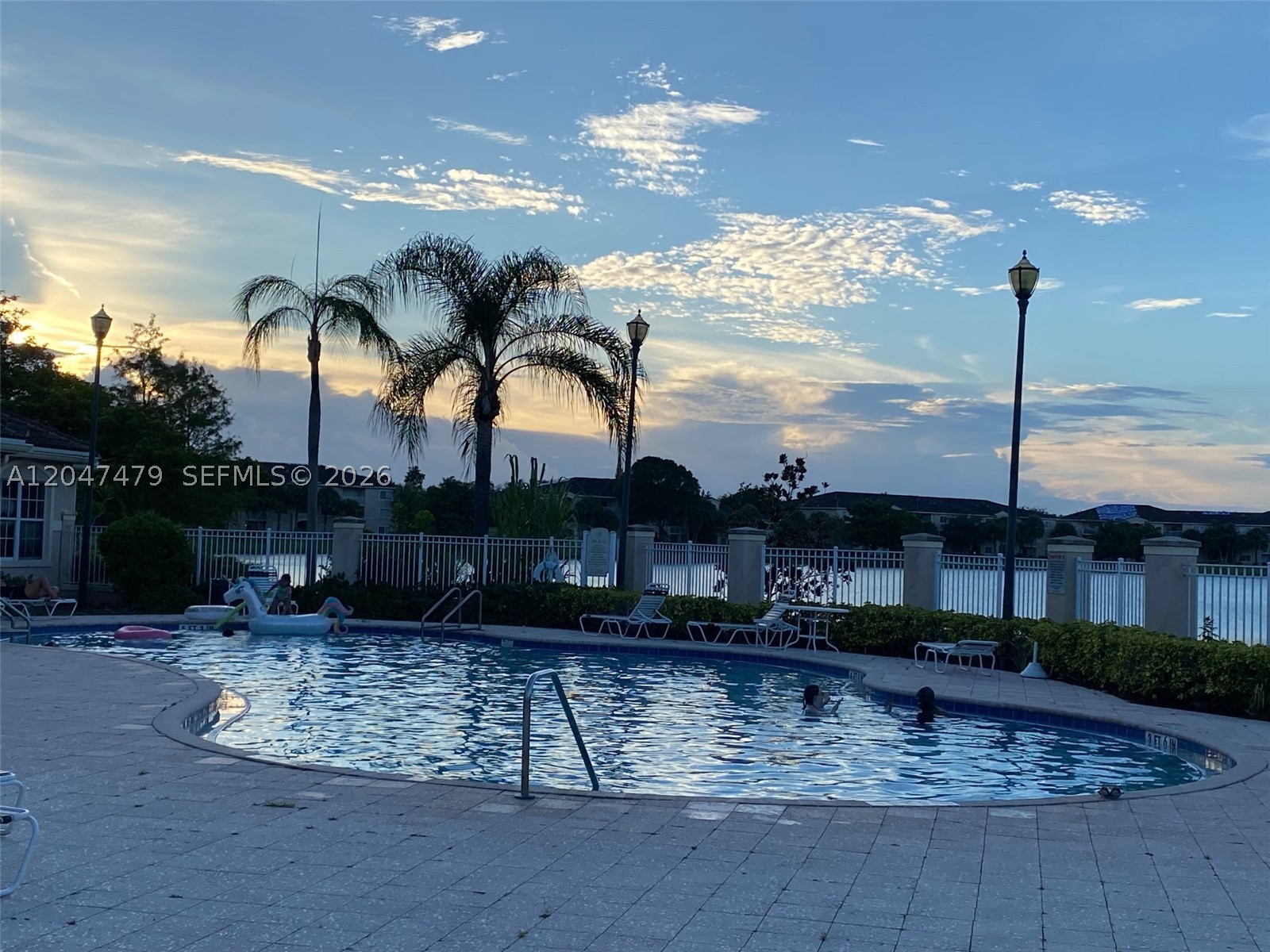 5011 Wiles Rd #207, Coconut Creek FL 33073
