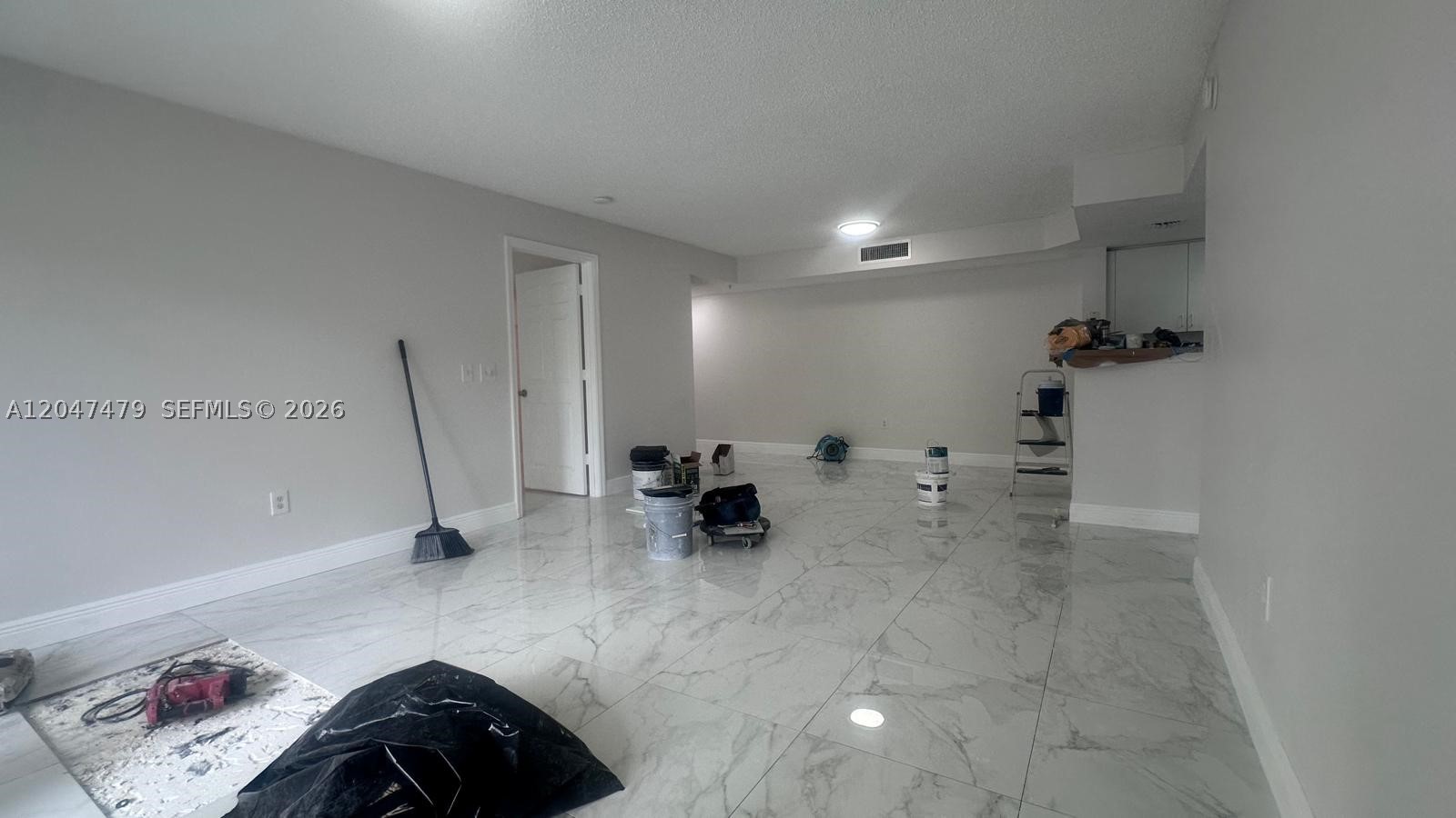 5011 Wiles Rd #207, Coconut Creek FL 33073