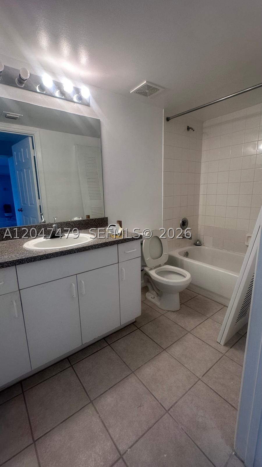 5011 Wiles Rd #207, Coconut Creek FL 33073