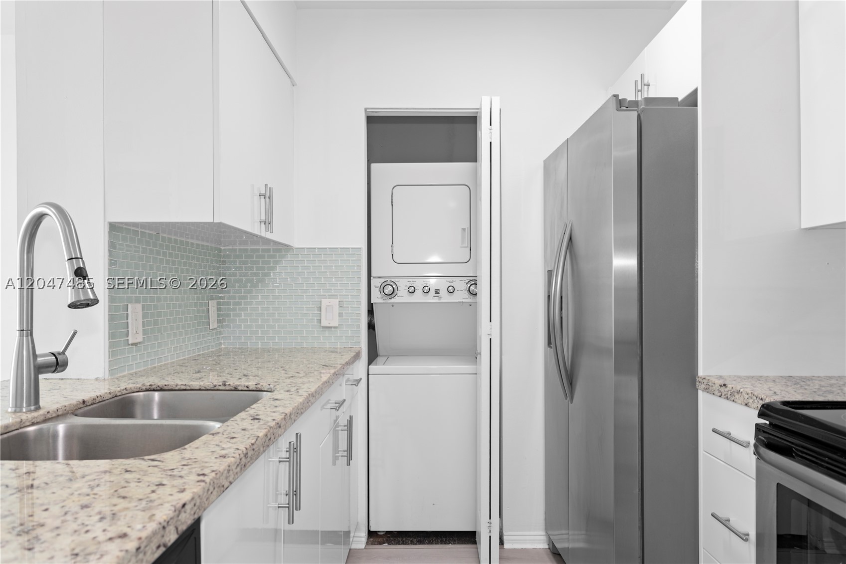 1155 Brickell Bay Dr #2206, Miami FL 33131