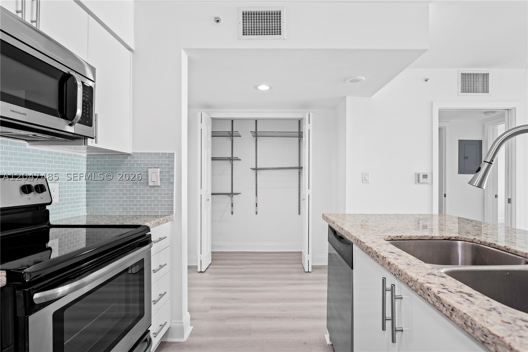 1155 Brickell Bay Dr #2206, Miami FL 33131