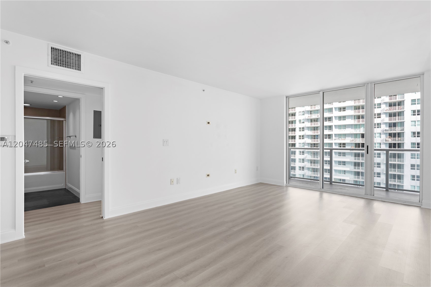 1155 Brickell Bay Dr #2206, Miami FL 33131