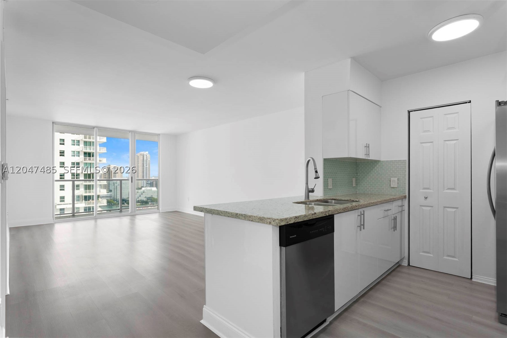 1155 Brickell Bay Dr #2206, Miami FL 33131