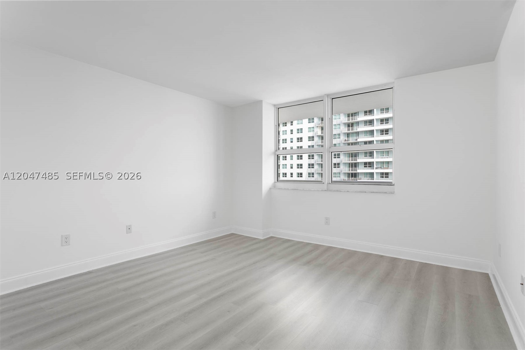 1155 Brickell Bay Dr #2206, Miami FL 33131