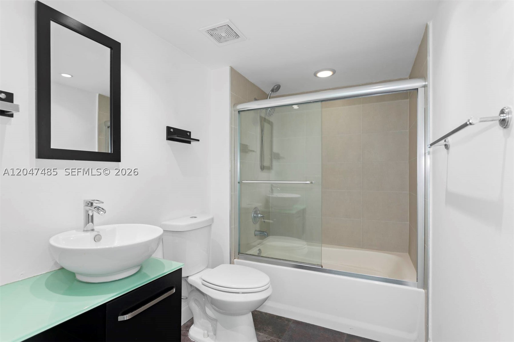 1155 Brickell Bay Dr #2206, Miami FL 33131