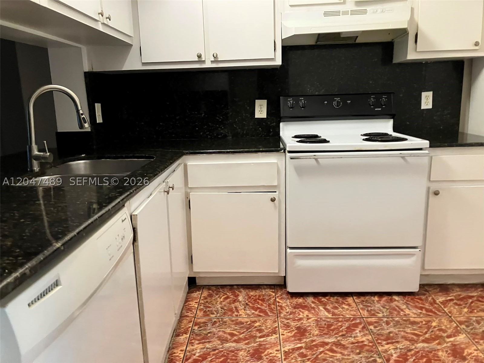 204 Lake Pointe Dr #208, Oakland Park FL 33309