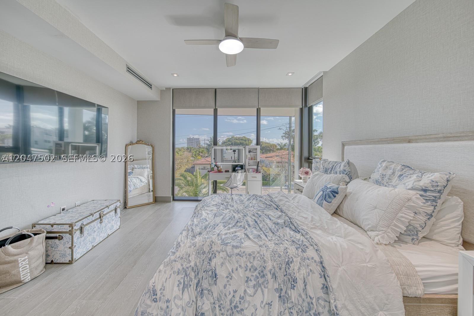 7520 W Treasure Dr, North Bay Village FL 33141