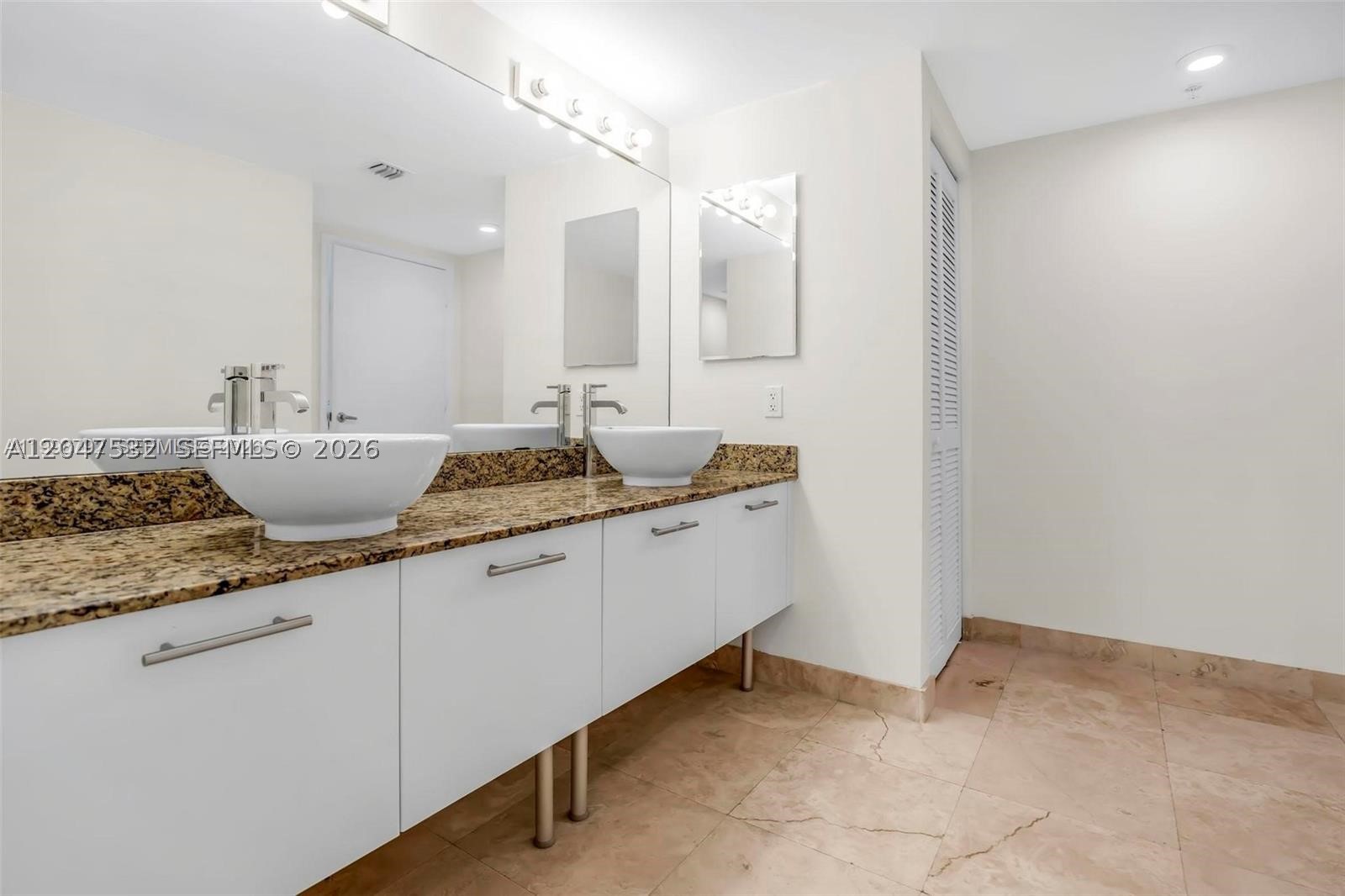 41 SE 5th St #1709, Miami FL 33131