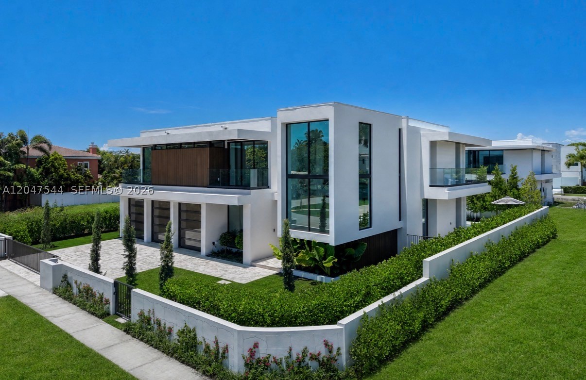 1099 NE 4th Ave, Boca Raton FL 33432