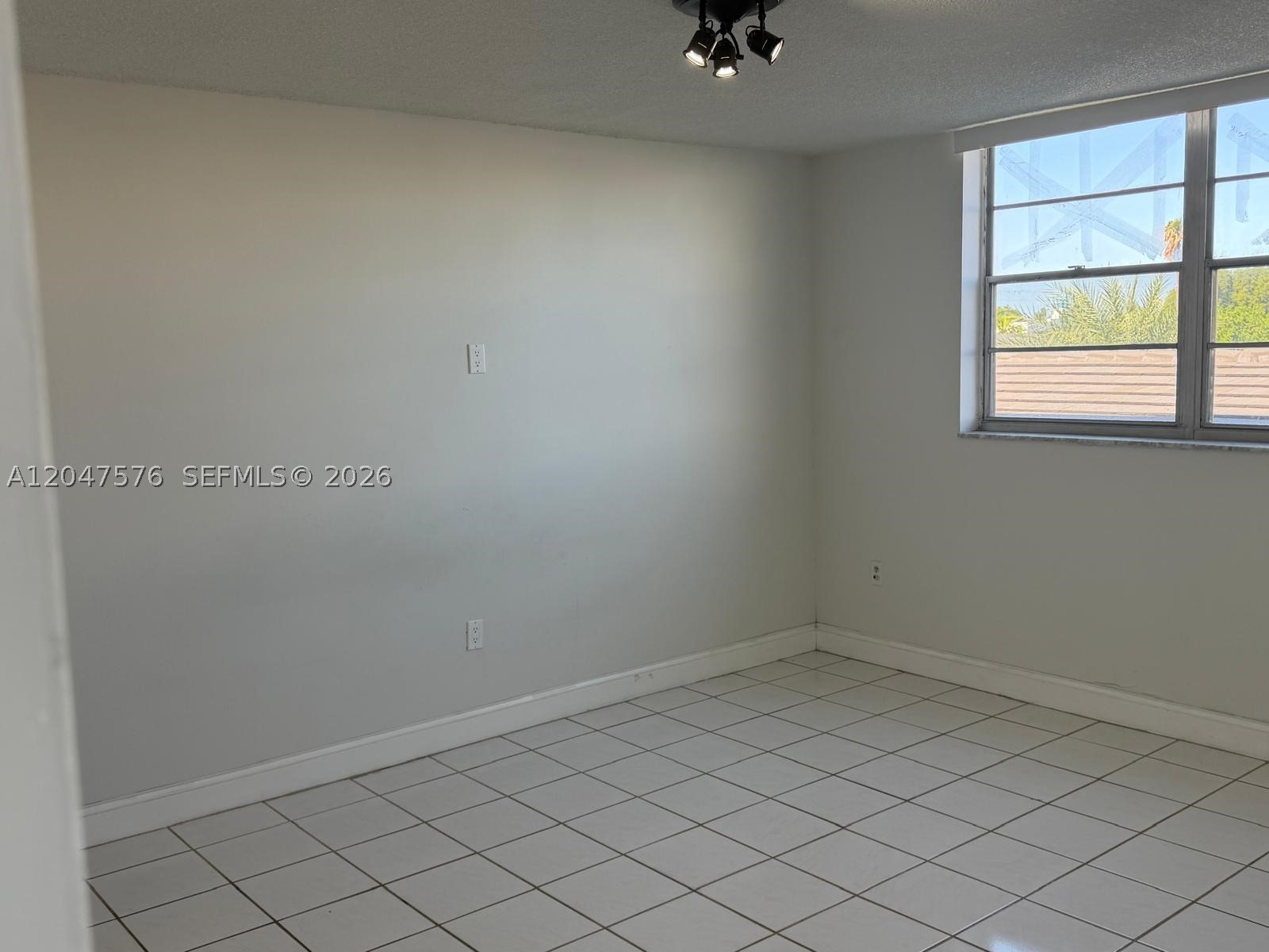 1990 Marseille Dr #303, Miami Beach FL 33141