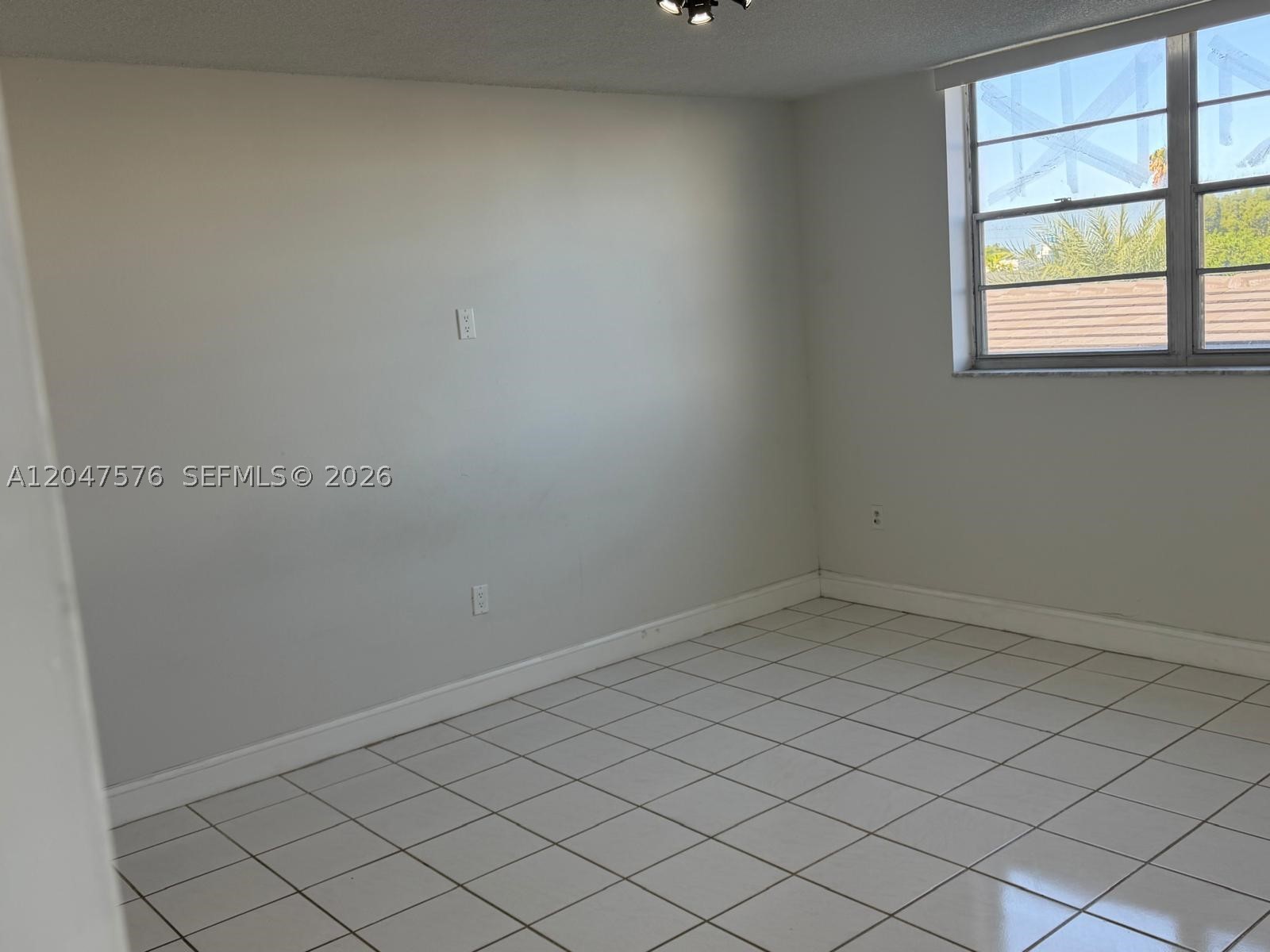 1990 Marseille Dr #303, Miami Beach FL 33141