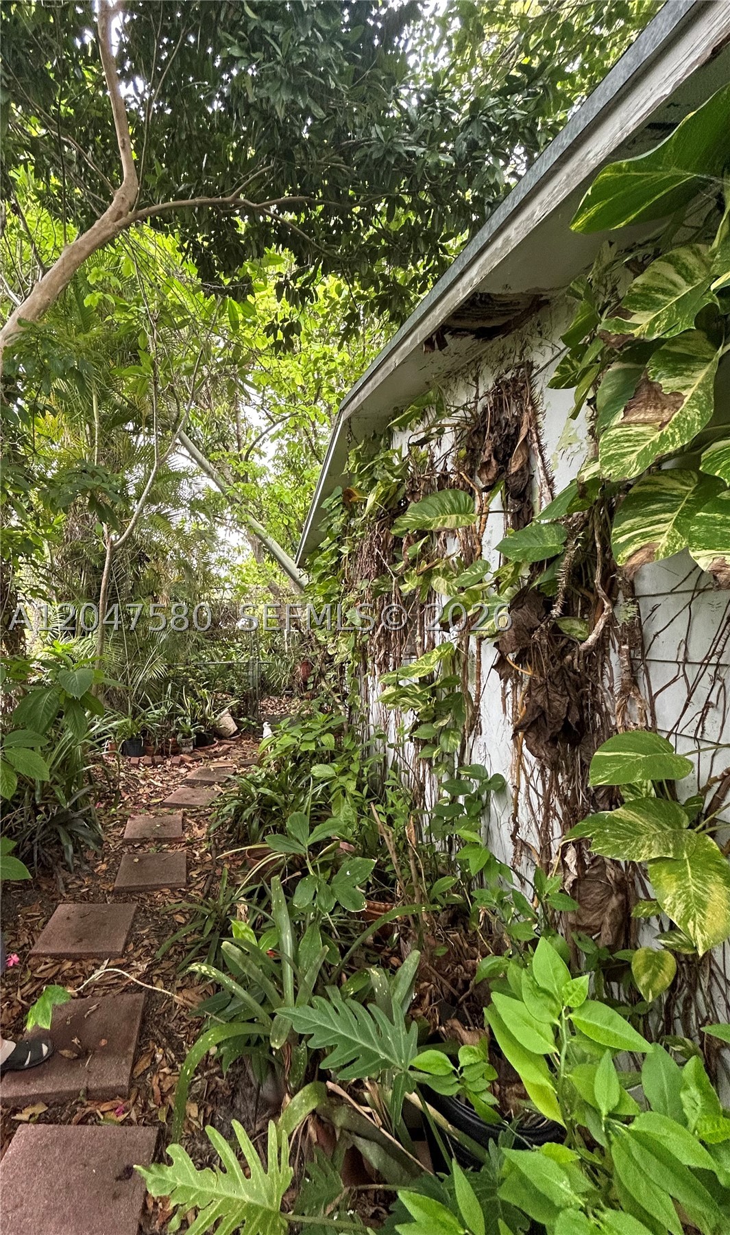 8285 SW 47th St, Miami FL 33155