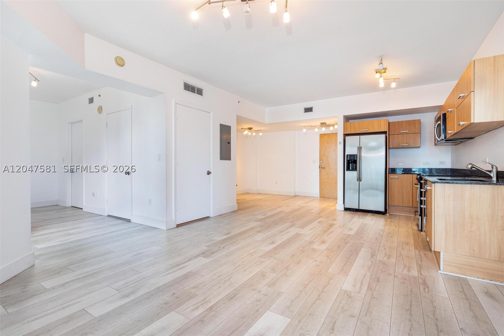 350 S Miami Ave #2108, Miami FL 33130