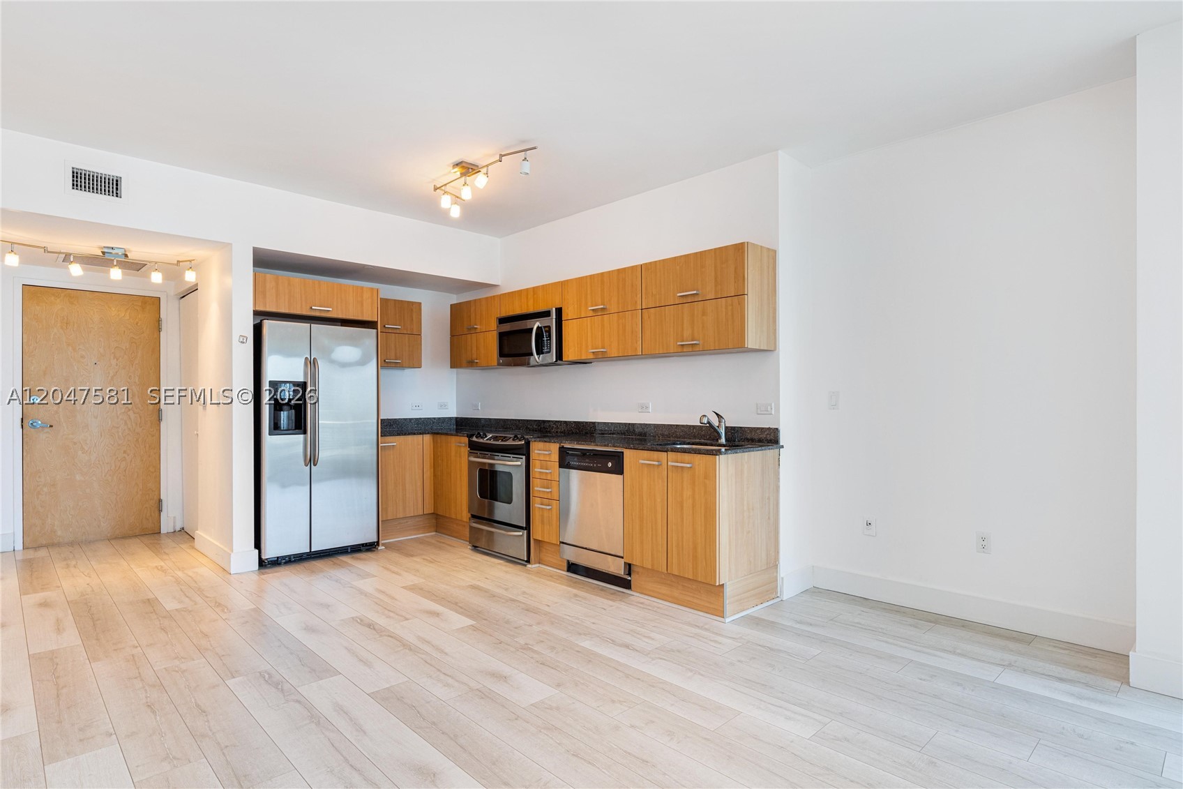 350 S Miami Ave #2108, Miami FL 33130