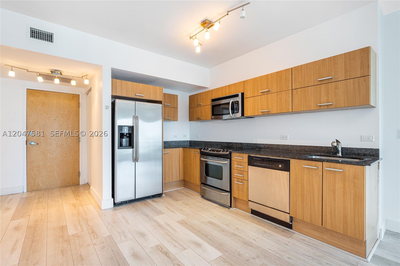 350 S Miami Ave #2108, Miami FL 33130