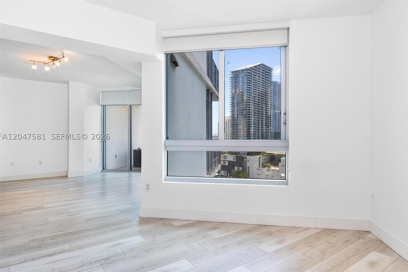 350 S Miami Ave #2108, Miami FL 33130